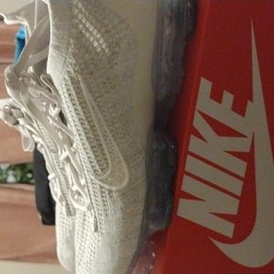 Nike Women's vapor's size 11. Only worn ones and in awesome shape.